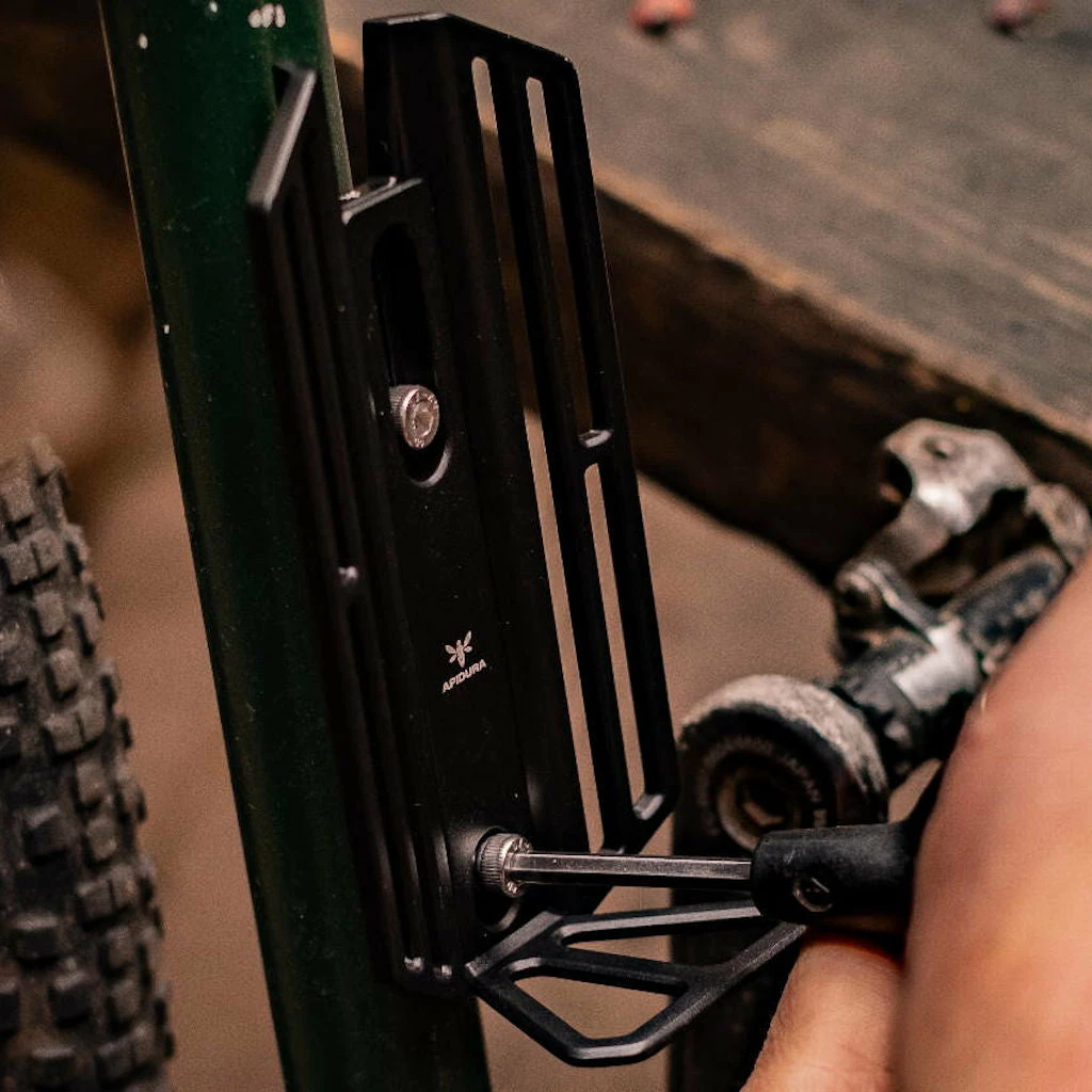 Cage De Bikepacking Sur Fourche Ou Tube De Cadre Cargo Cage Apidura 6 Cage De Bikepacking Sur Fourche Ou Tube De Cadre Cargo Cage Apidura – Image 6