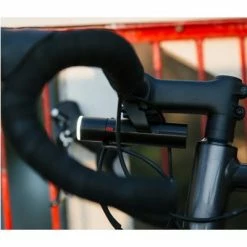 Feu Vélo Avant 700 Lumens PWR ROAD Avec Batterie Externe Knog 9 Feu Vélo Avant 700 Lumens PWR ROAD Avec Batterie Externe Knog -Promos VTT Boutique feu velo avant 700 lumens pwr road avec batterie externe knog full 4