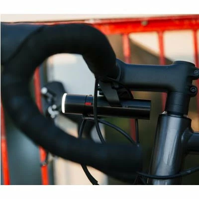 Feu Vélo Avant 700 Lumens PWR ROAD Avec Batterie Externe Knog 4 Feu Vélo Avant 700 Lumens PWR ROAD Avec Batterie Externe Knog – Image 4