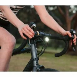 Feu Vélo Avant 700 Lumens PWR ROAD Avec Batterie Externe Knog 10 Feu Vélo Avant 700 Lumens PWR ROAD Avec Batterie Externe Knog -Promos VTT Boutique feu velo avant 700 lumens pwr road avec batterie externe knog full 5