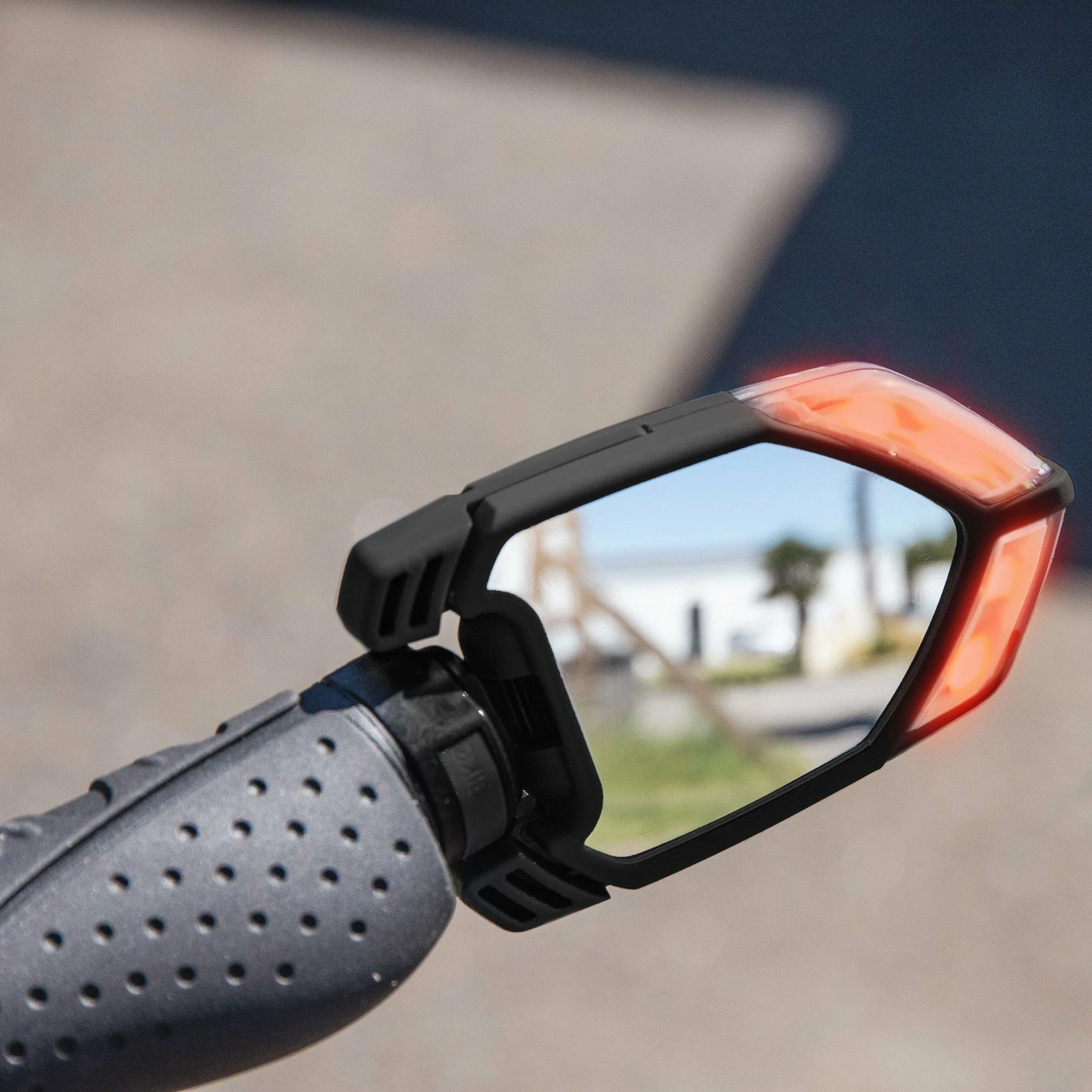 Rétroviseurs Clignotants Pour Vélo Et Trottinette QLÏR Visaia Bike 3 Rétroviseurs Clignotants Pour Vélo Et Trottinette QLÏR Visaia Bike – Image 3