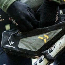 Sacoche De Cadre Bikepacking Backcountry Frame Pack Apidura 2L -Promos VTT Boutique sacoche de cadre bikepacking backcountry frame pack apidura 2l full 3