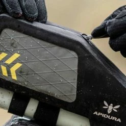 Sacoche De Cadre Bikepacking Et Gravel Backcountry Apidura 1L 11 Sacoche De Cadre Bikepacking Et Gravel Backcountry Apidura 1L -Promos VTT Boutique sacoche de cadre bikepacking et gravel backcountry apidura 1l full 6