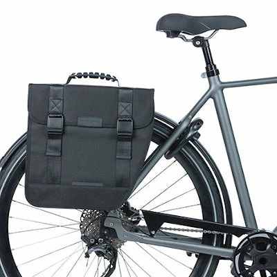 Sacoche Vélo Noire Pour Porte-bagage Arrière Tour Basil Droite 5 Sacoche Vélo Noire Pour Porte-bagage Arrière Tour Basil Droite – Image 5