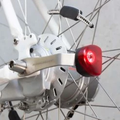 Lampes Vélo Sans Piles Sur Moyeu SL200 Reelight -Promos VTT Boutique sl200 reelight feu sans piles velo